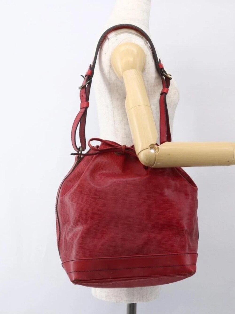 LOUIS VUITTON Epi Noe Shoulder Bag Red M44007 LV Auth 170172 - Picture 1 of 16